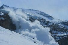 Lavinaveszély van két romániai hegységben