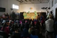 Sepsiszentgyörgy perifériáján ünnepelték a bábszínházi világnapot a Cimborák