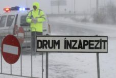 Közlekedési korlátozások lépnek érvénybe a hó miatt