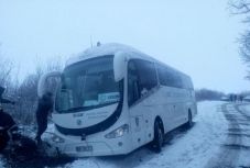 Lesodródott az útról egy gyermekeket szállító autóbusz Maros megyében