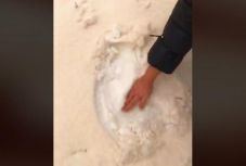 Különleges jelenség: narancssárga hó hullott Romániában