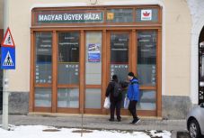 A levélszavazat-nyilatkozatok kitöltésében segítenek Csíkszeredában