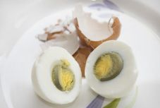 Ezért lesz zöld réteg a főtt tojás sárgáján