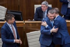 Bizalmat szavazott az új szlovák kormánynak a parlament