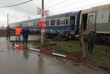 Vonat ütközött személygépkocsival Kolozsvártól nem messze