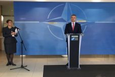 Szkripal-ügy: a NATO-főtitkár visszavonta hét orosz diplomata akkreditációját