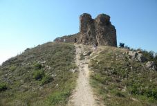 Nem találnak tervezőt a világosi és a solymosi várromok felújítására