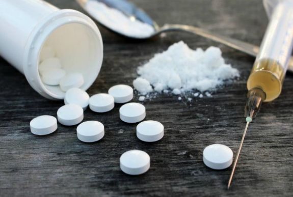 Esernyőtartóval szúrtak meg egy magyar férfit Ausztriában
