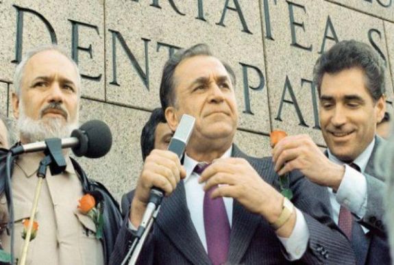 Bűnvádi eljárás indulhat Iliescu és Petre Roman ellen az '89-es forradalom ügyében