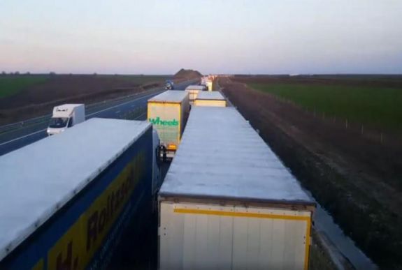 Rekord hosszúságú a kamionsor a román-magyar határon
