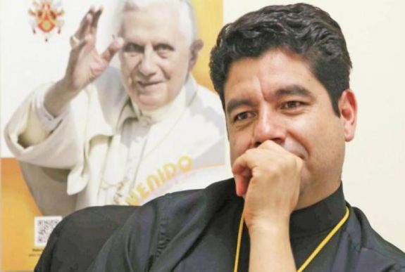 Kilencven év börtönbüntetésre ítéltek egy mexikói papot két gyerek megerőszakolása miatt