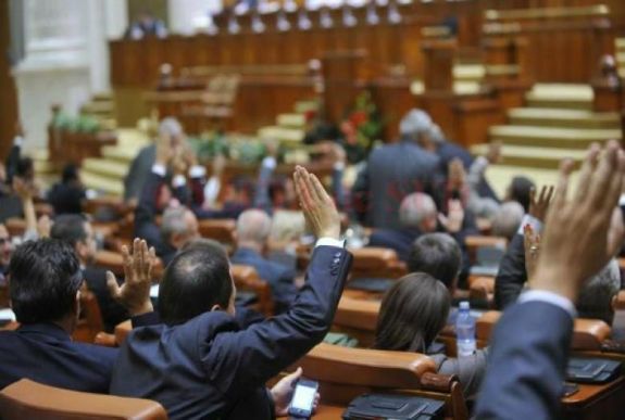 Hivatalos: ennyit keres most egy parlamenti képviselő