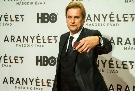 A főfőnököt „küldi” színpadra a székelyudvarhelyi színház