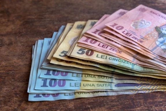 Egészen nagyot nőtt egy év alatt a nettó átlagbér