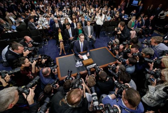 Zuckerberg elkerülhetetlennek tartja az internet szabályozását
