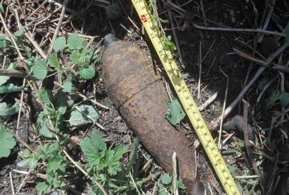 Aknagránátot találtak egy székelyudvarhelyi templom udvarán