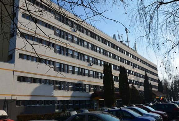 A csíkszeredai megyei kórházat is kitüntette Johannis