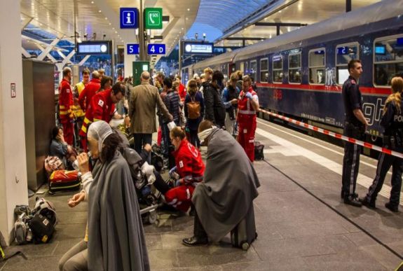 Több tucat sérültje van egy ausztriai vonatbalesetnek