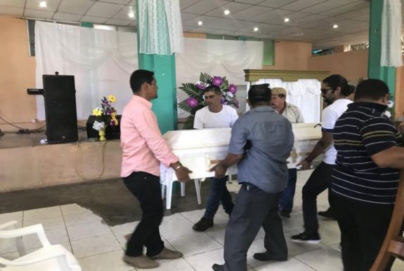 Élő közvetítés közben lőttek agyon egy riportert