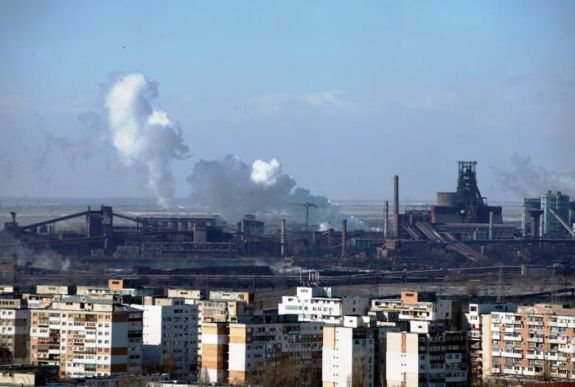Privatizáció vagy rablógazdálkodás? Eladja a Sidex kombinátot az ArcelorMittal