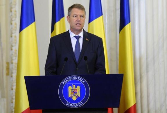 Klaus Johannis szerint a kormányfő felhatalmazás nélkül tárgyal Izraelben