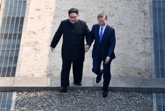 Történelmi találkozó: megkezdte a tárgyalásokat a két Korea
