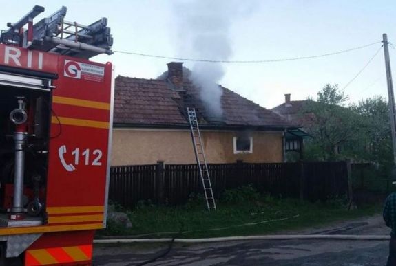 Egy gyergyóditrói házhoz riasztották hajnalban a tűzoltókat