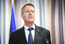 Üzent a húsvétot ünneplőknek Klaus Johannis