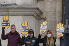 Több tízezer lejt adományoztak a kormányellenes tüntetők pereire