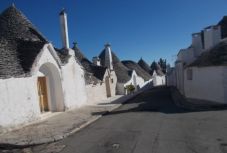 Barokk tobzódás, hobbitlakok és a mészkőbe vájt város – az olasz csizma sarkában jártunk