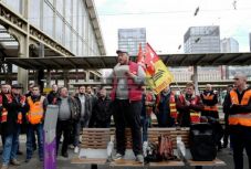 Megkezdődött a francia vasutasok sztrájkja