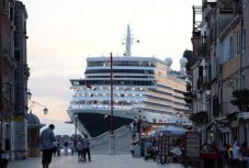 Így veszélyeztetik Velencét az óceánjárók