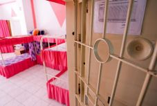 PSD-tervezet: otthon ülik le büntetésüket a korrupcióért elítélt személyek