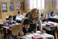 Diszkriminálja a kormány a tanügyi alkalmazottakat a szakszervezetek szerint