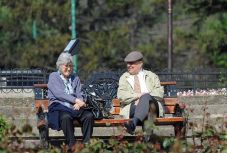 Fontos nyugdíjkorhatár-módosítást fogadott el a parlament