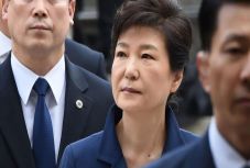 Korrupció miatt döbbenetesen sok év börtönt kapott a volt dél-koreai elnök