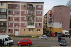 Kiesett a negyedikről, meghalt egy 16 éves szatmárnémeti lány