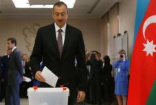 Várható volt: marad helyén az azeri diktátor