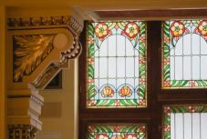 Visszakerült a Kölcsey-emléktábla az aradi Kultúrpalota falára