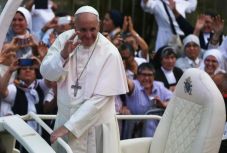 Ferenc pápa bocsánatot kért a chilei pedofilügyek miatt