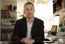 A világhírű csíkkarcfalvi tudós is felkerült a kormányközeli lap Soros-listájára