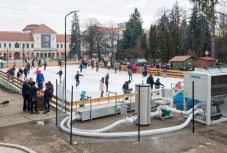 Parkosítanák a sepsiszentgyörgyi főtér prefektúra előtti részét