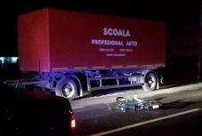 FRISSÍTVE – Halálra gázolt egy kerékpárost egy ittas rendőrségi alkalmazott