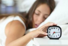 Az éjszakai baglyok korábban halnak meg, mint a koránkelők