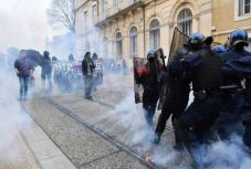 Kormányellenes tüntetések voltak szombat este több francia városban