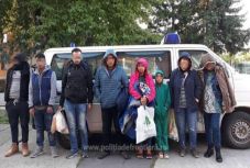 Több száz menekültet fogtak el egy romániai nagyváros utcáin