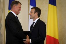 A francia elnök Klaus Johannis munkáját dicsérte