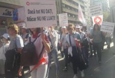 Több városban tüntetnek béreik miatt a kórházi alkalmazottak