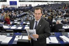 Minority SafePack: bejelentette Sógor Csaba az EP-ben a sikeres aláírásgyűjtést