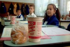 Ellenőrizték Maros megyében a tej és kifli program keretében kiosztott termékek tárolását